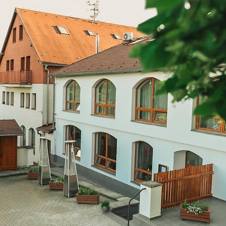 Restaurace A Penzion U Svate Barbory อุสตีนัดลาแบม ภายนอก รูปภาพ