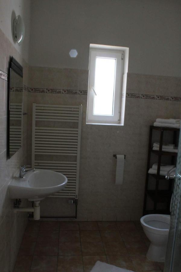 Restaurace A Penzion U Svate Barbory อุสตีนัดลาแบม ภายนอก รูปภาพ